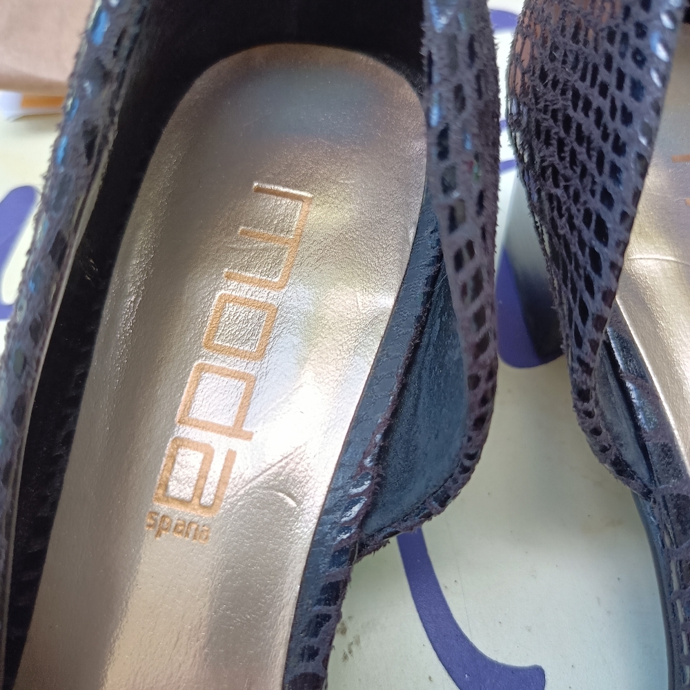 Dress shoes